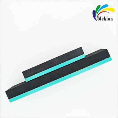 Showroom digno de acabamento com os nossos fornecimentos profissionais de detalhamento de carros