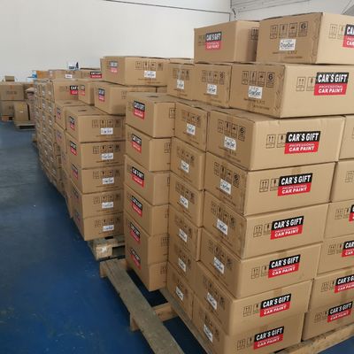 Fabrica de pintura de carro branca brilhante e altamente responsável, adequada para a compra em massa de tinta de carro.